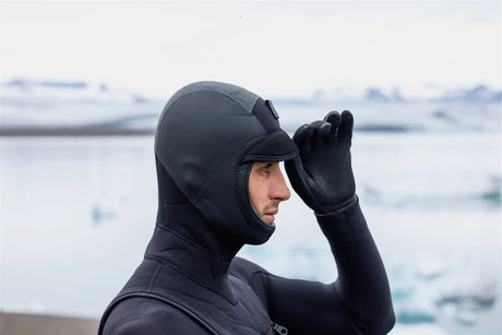 Choosing A Pair Of Wetsuit Gloves [2024]