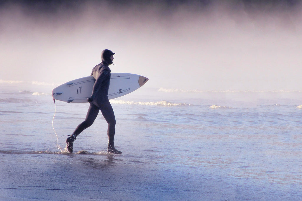 What To Wear Under A Wetsuit? Men + Women