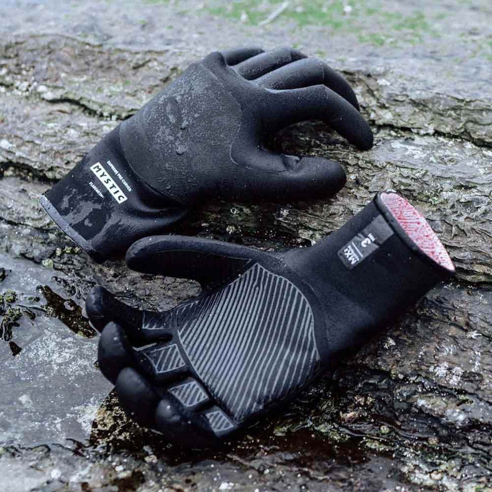 Precurved Gloves