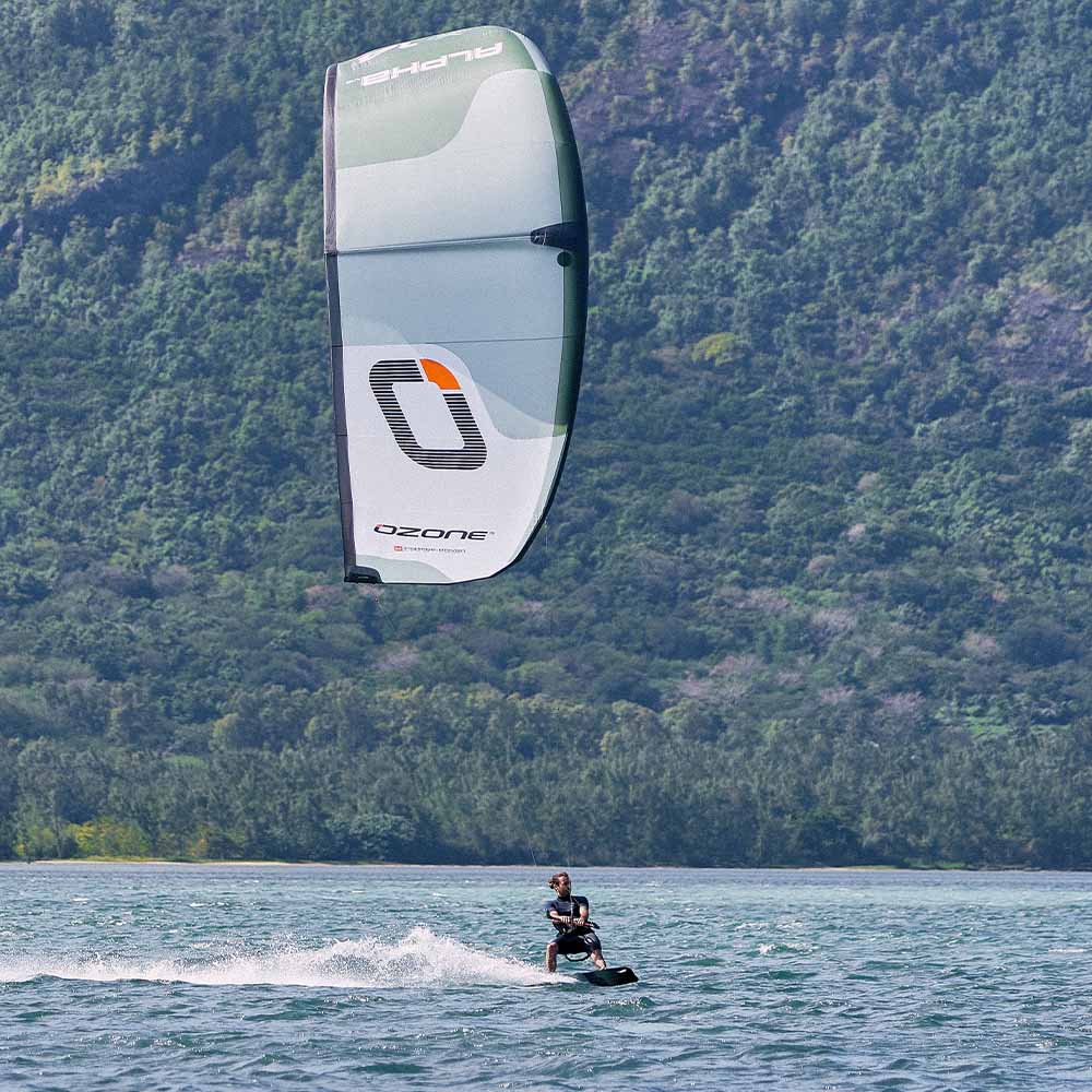 Single Strut Kites